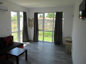 Фото номера Люкс, вид на сад Гостевой дом Karia Apartments г. Шабла 19